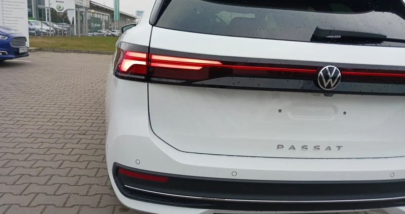 Volkswagen Passat cena 206900 przebieg: 10, rok produkcji 2024 z Ostrów Lubelski małe 529
